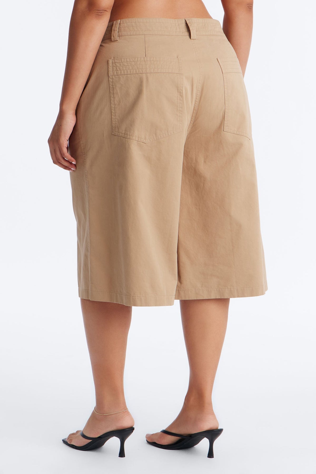 Kieran Low Rise Twill Bermuda Short 14″ - Khaki